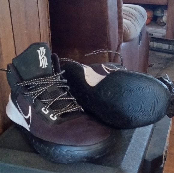 They are like new only worn once or twice and not the right size. - Picture 5 of 7